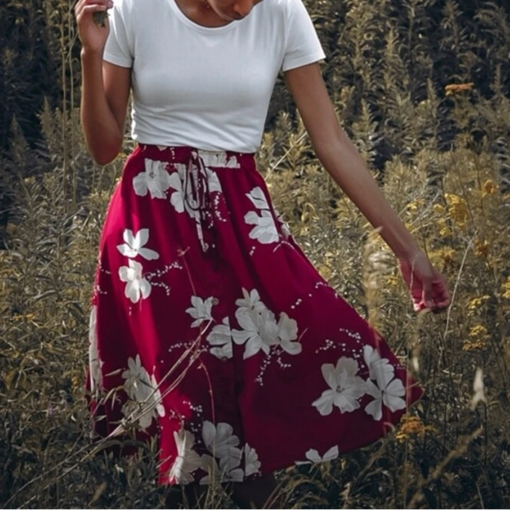 SHEIN Floral Print Knot Button Front Skirt - Burgundy size Small / 4